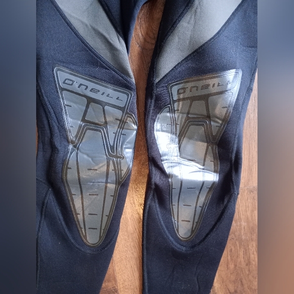 O'Neill Black and Gray Full-Body Wetsuit Size M Style # 204 - Picture 3 of 6